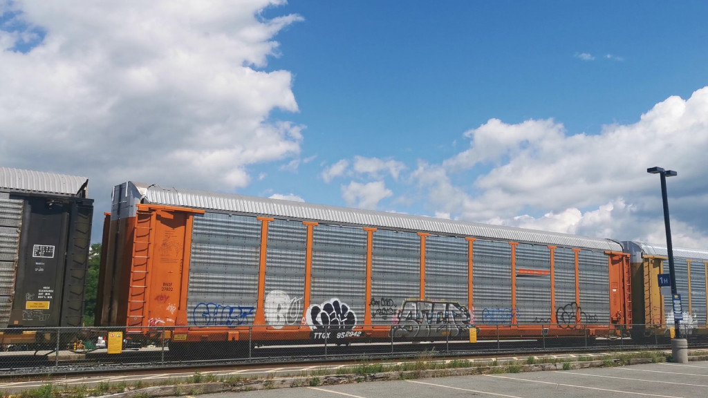 BNSF 27802 (Body) TTGX 952942 (Flat)